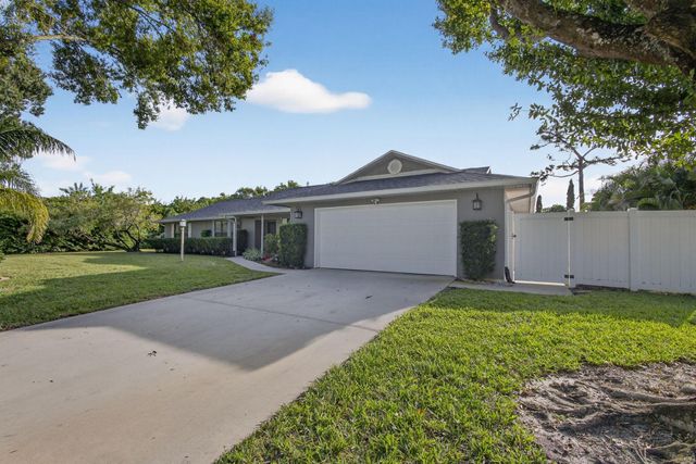 2530 NE Pinecrest Lakes Boulevard, Jensen Beach, FL 34957