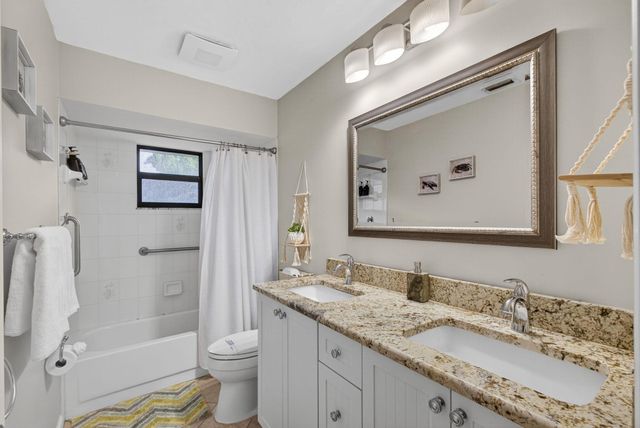 2530 NE Pinecrest Lakes Boulevard, Jensen Beach, FL 34957