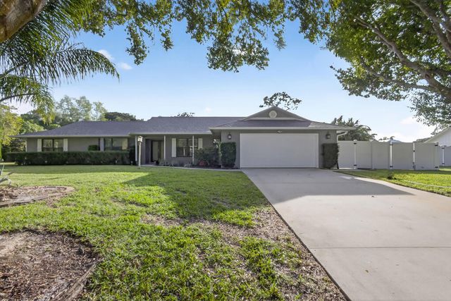 2530 NE Pinecrest Lakes Boulevard, Jensen Beach, FL 34957