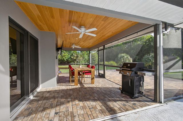 2530 NE Pinecrest Lakes Boulevard, Jensen Beach, FL 34957