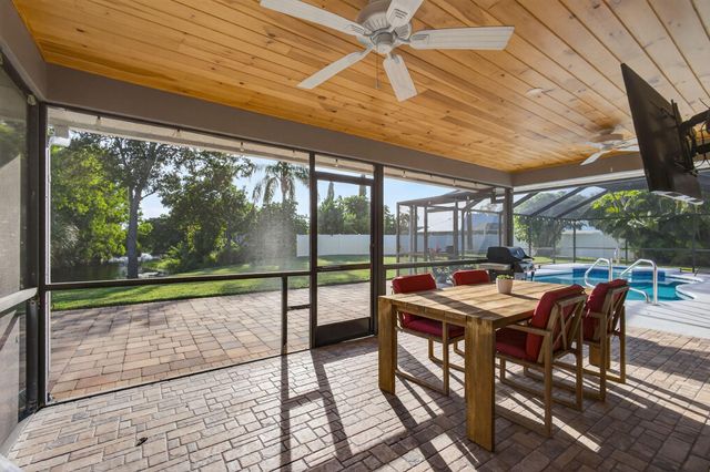 2530 NE Pinecrest Lakes Boulevard, Jensen Beach, FL 34957