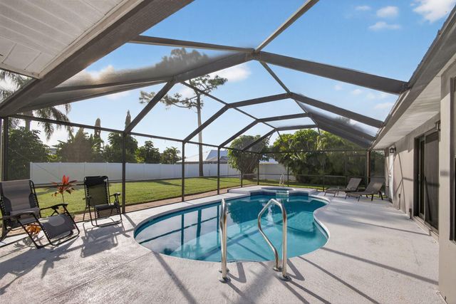 2530 NE Pinecrest Lakes Boulevard, Jensen Beach, FL 34957