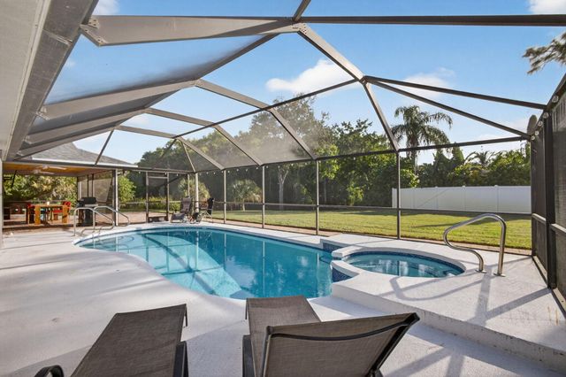 2530 NE Pinecrest Lakes Boulevard, Jensen Beach, FL 34957