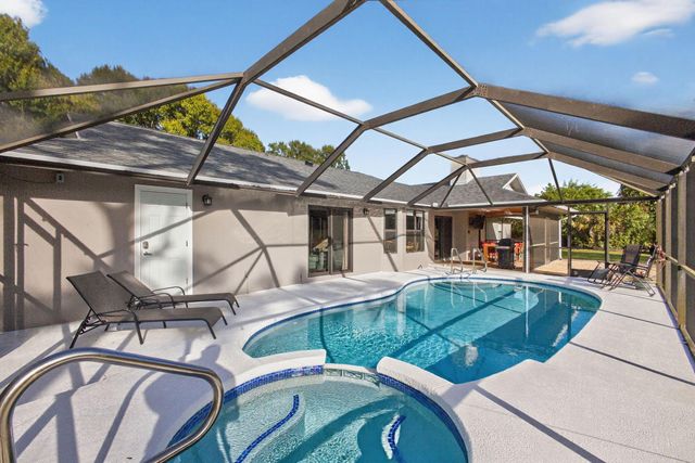 2530 NE Pinecrest Lakes Boulevard, Jensen Beach, FL 34957