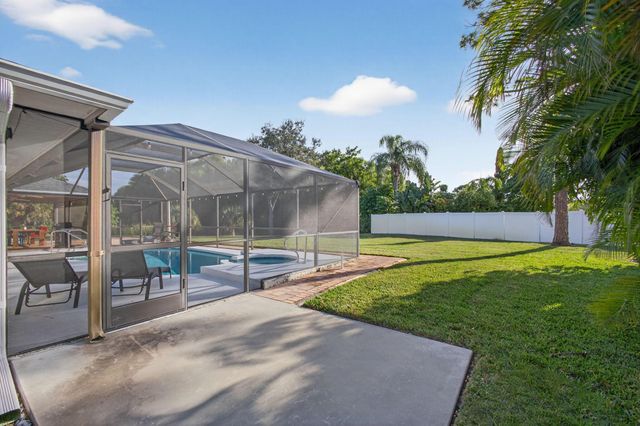 2530 NE Pinecrest Lakes Boulevard, Jensen Beach, FL 34957