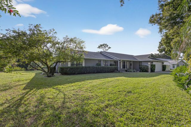 2530 NE Pinecrest Lakes Boulevard, Jensen Beach, FL 34957