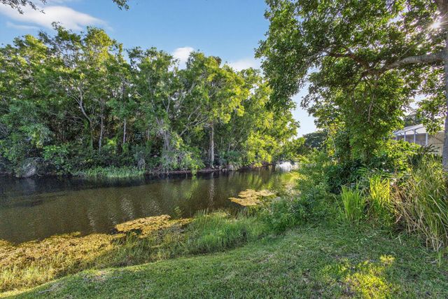 2530 NE Pinecrest Lakes Boulevard, Jensen Beach, FL 34957