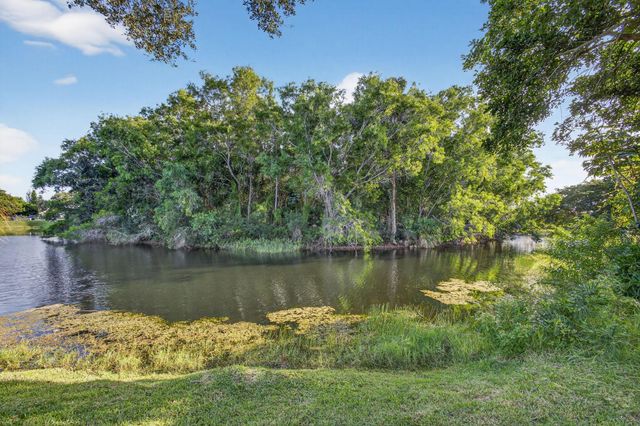 2530 NE Pinecrest Lakes Boulevard, Jensen Beach, FL 34957