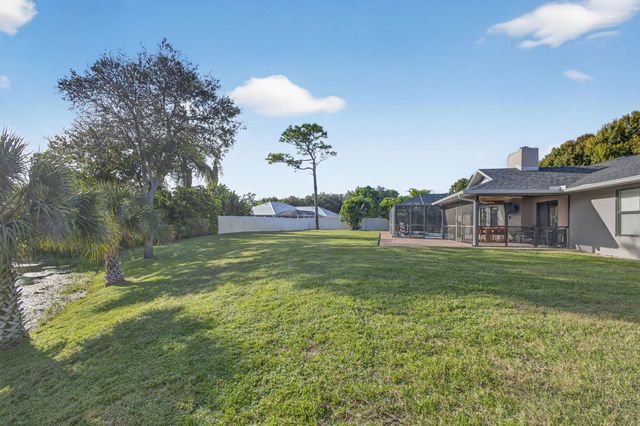 2530 NE Pinecrest Lakes Boulevard, Jensen Beach, FL 34957