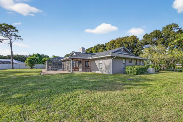 2530 NE Pinecrest Lakes Boulevard, Jensen Beach, FL 34957