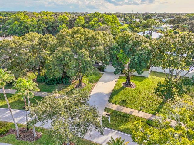 2530 NE Pinecrest Lakes Boulevard, Jensen Beach, FL 34957