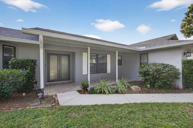 2530 NE Pinecrest Lakes Boulevard, Jensen Beach, FL 34957