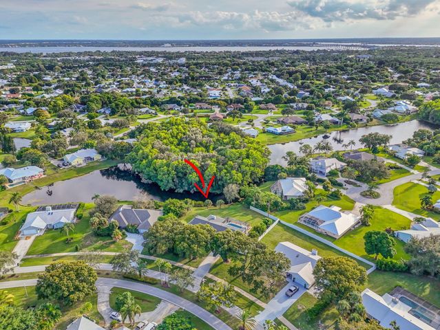 2530 NE Pinecrest Lakes Boulevard, Jensen Beach, FL 34957