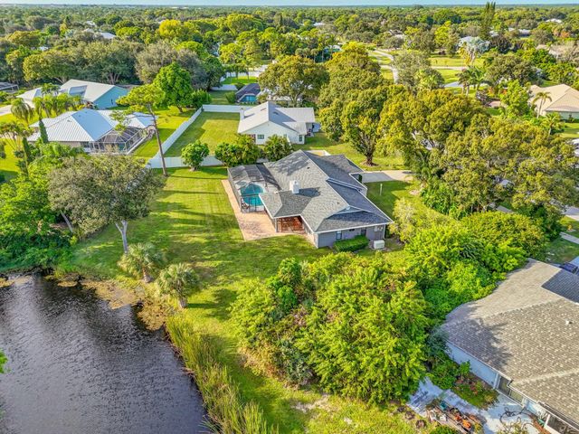 2530 NE Pinecrest Lakes Boulevard, Jensen Beach, FL 34957