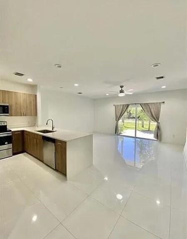 1060 CRYSTAL Way 103, Delray Beach, FL 33444