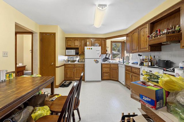 2124 N ELINOR STREET, Appleton, WI 54914