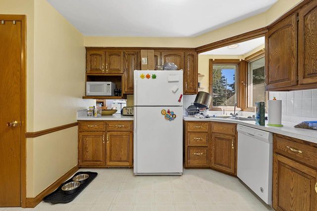 2124 N ELINOR STREET, Appleton, WI 54914