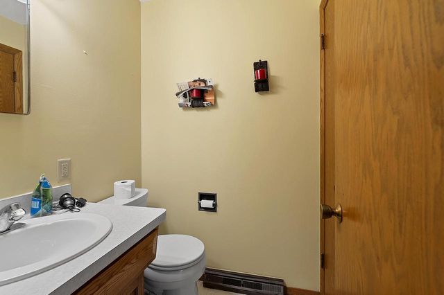 2124 N ELINOR STREET, Appleton, WI 54914