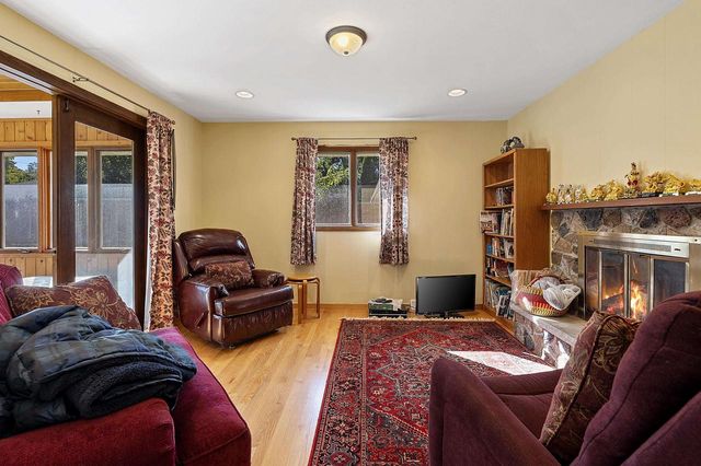 2124 N ELINOR STREET, Appleton, WI 54914