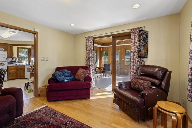 2124 N ELINOR STREET, Appleton, WI 54914