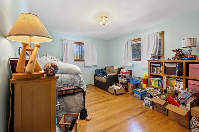 2124 N ELINOR STREET, Appleton, WI 54914