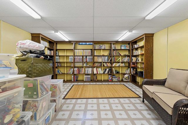 2124 N ELINOR STREET, Appleton, WI 54914