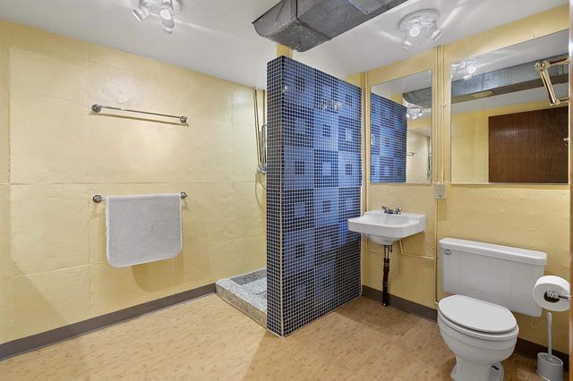 2124 N ELINOR STREET, Appleton, WI 54914