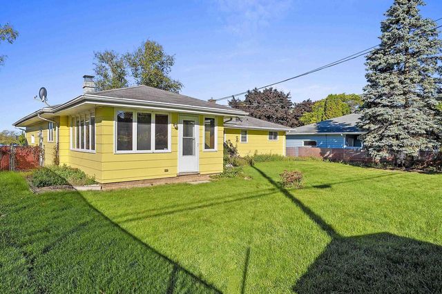 2124 N ELINOR STREET, Appleton, WI 54914