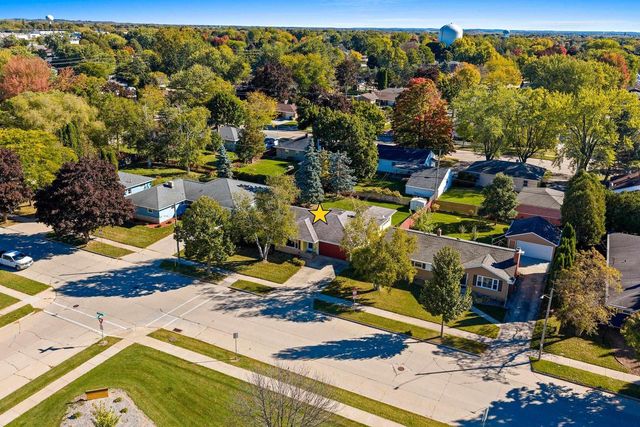 2124 N ELINOR STREET, Appleton, WI 54914