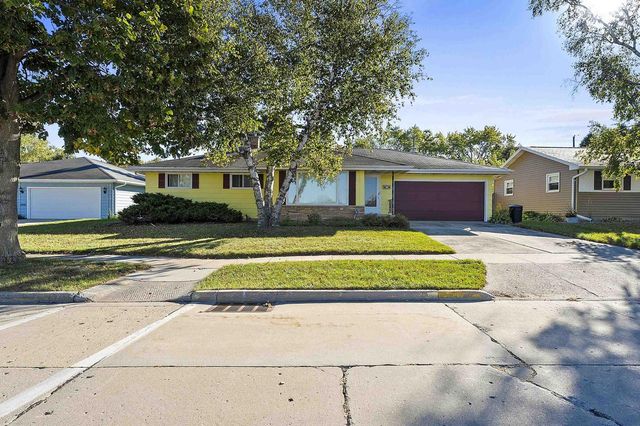 2124 N ELINOR STREET, Appleton, WI 54914