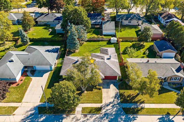 2124 N ELINOR STREET, Appleton, WI 54914