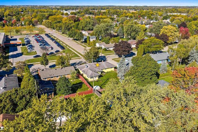 2124 N ELINOR STREET, Appleton, WI 54914