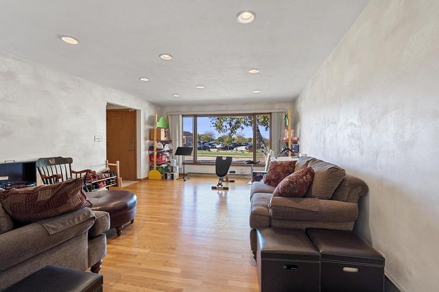 2124 N ELINOR STREET, Appleton, WI 54914