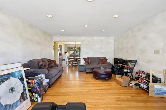 2124 N ELINOR STREET, Appleton, WI 54914