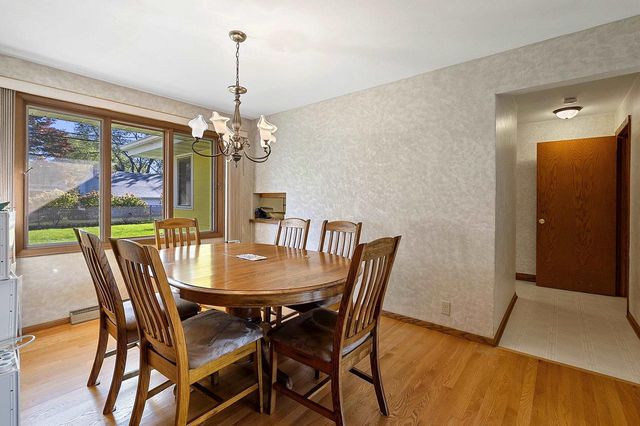 2124 N ELINOR STREET, Appleton, WI 54914