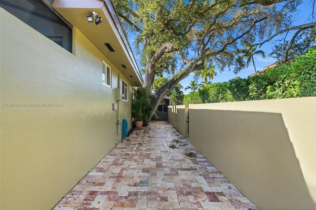 1175 NE 102nd St, Miami Shores, FL 33138