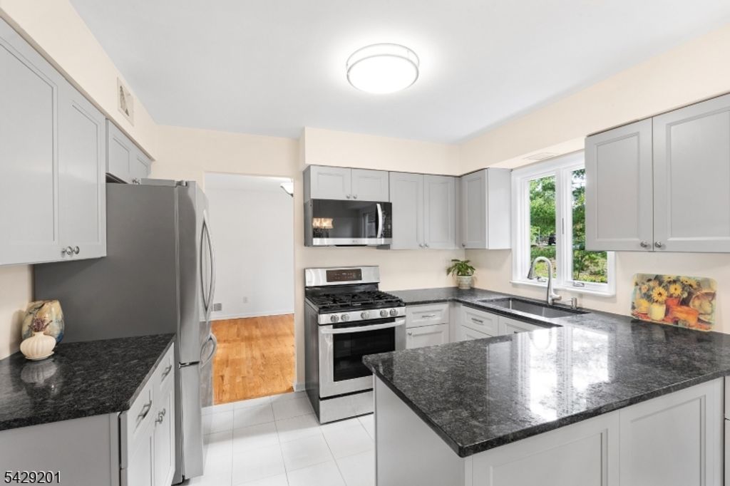 14 Mountain Ave, Warren Twp., NJ 07059 — photo 4