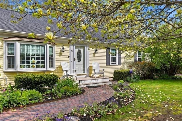 24 Starlight Dr, Barnstable, MA 02648