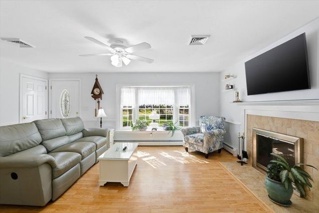 24 Starlight Dr, Barnstable, MA 02648