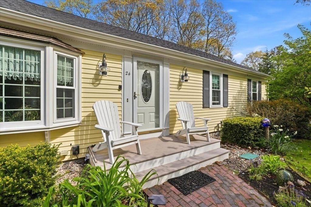 24 Starlight Dr, Barnstable, MA 02648