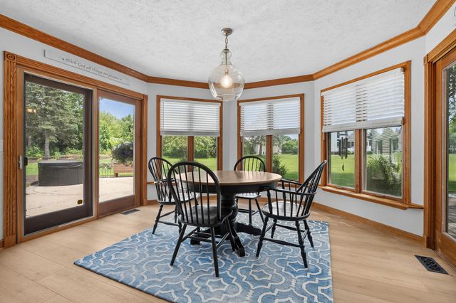 1380 Meadow Green Court SE, Caledonia, MI 49316