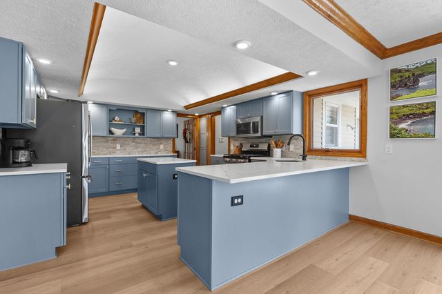 1380 Meadow Green Court SE, Caledonia, MI 49316