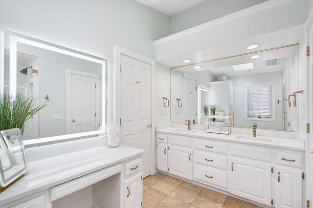 1380 Meadow Green Court SE, Caledonia, MI 49316