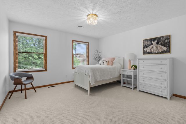 1380 Meadow Green Court SE, Caledonia, MI 49316