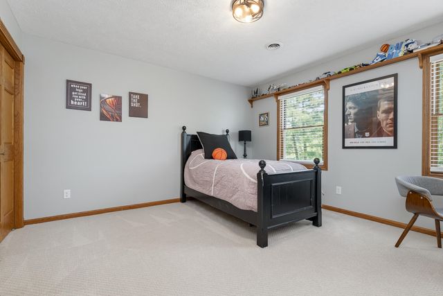 1380 Meadow Green Court SE, Caledonia, MI 49316