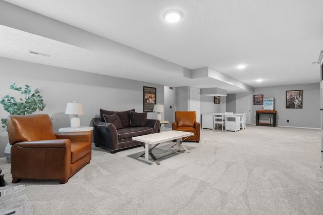 1380 Meadow Green Court SE, Caledonia, MI 49316