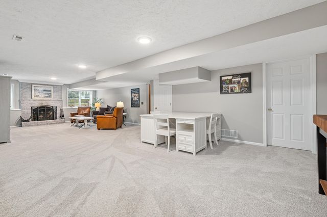 1380 Meadow Green Court SE, Caledonia, MI 49316
