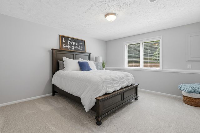 1380 Meadow Green Court SE, Caledonia, MI 49316