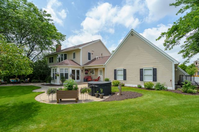 1380 Meadow Green Court SE, Caledonia, MI 49316