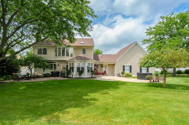 1380 Meadow Green Court SE, Caledonia, MI 49316